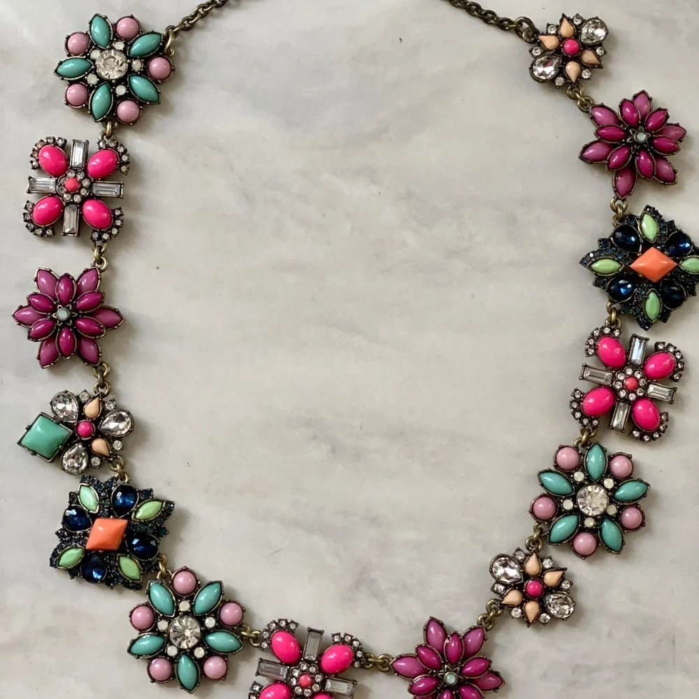 LOFT - Art-Deco Floral Necklace - Picture 3 of 4